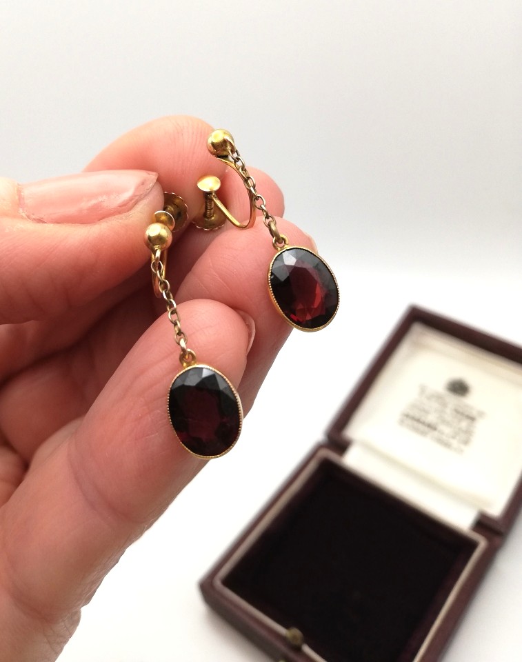 Antique Victorian 9ct gold and juicy red garnets drop earrings with original screw backs Antique Victorian 9ct gold and juicy red garnets drop earrings with original screw backs