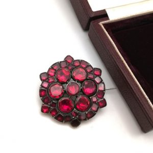 Exquisite Georgian foiled flat-cut garnets and gold flower brooch in a beautifully dense design