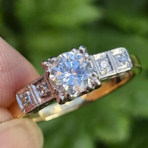 1920s lovely Art Deco diamond engagement ring in 18ct gold and platinum, 0.65ct central diamond