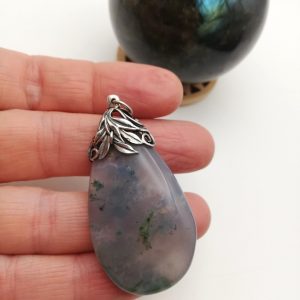 Arts and Crafts c1930 hand crafted lavender moss agate silver foliate pendant