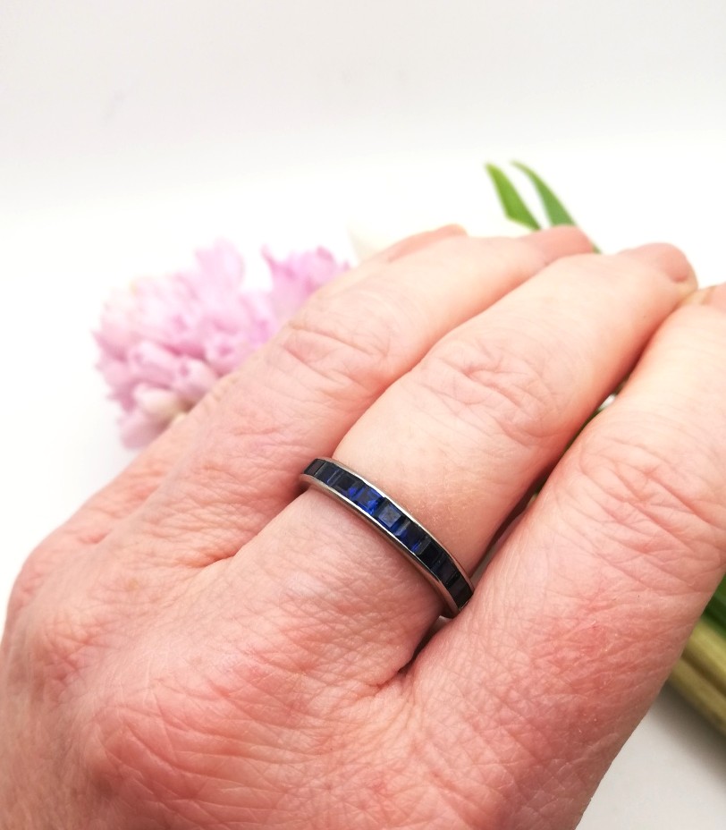 Antique Art Deco 18ct white gold and 14 sapphires half eternity ring-substantial - Image 6