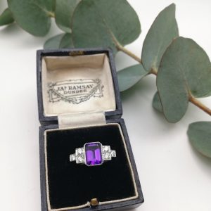 Beautiful Art Deco platinum ring with diamonds and amethyst in stepped design
