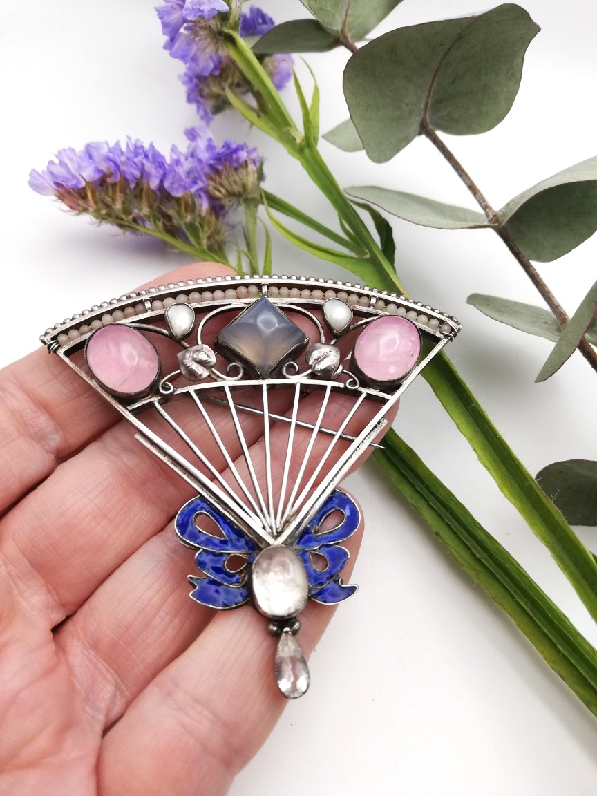 George Hunt book piece and impressive Arts and Crafts fan design brooch with enamel ribbon detail - Image 3