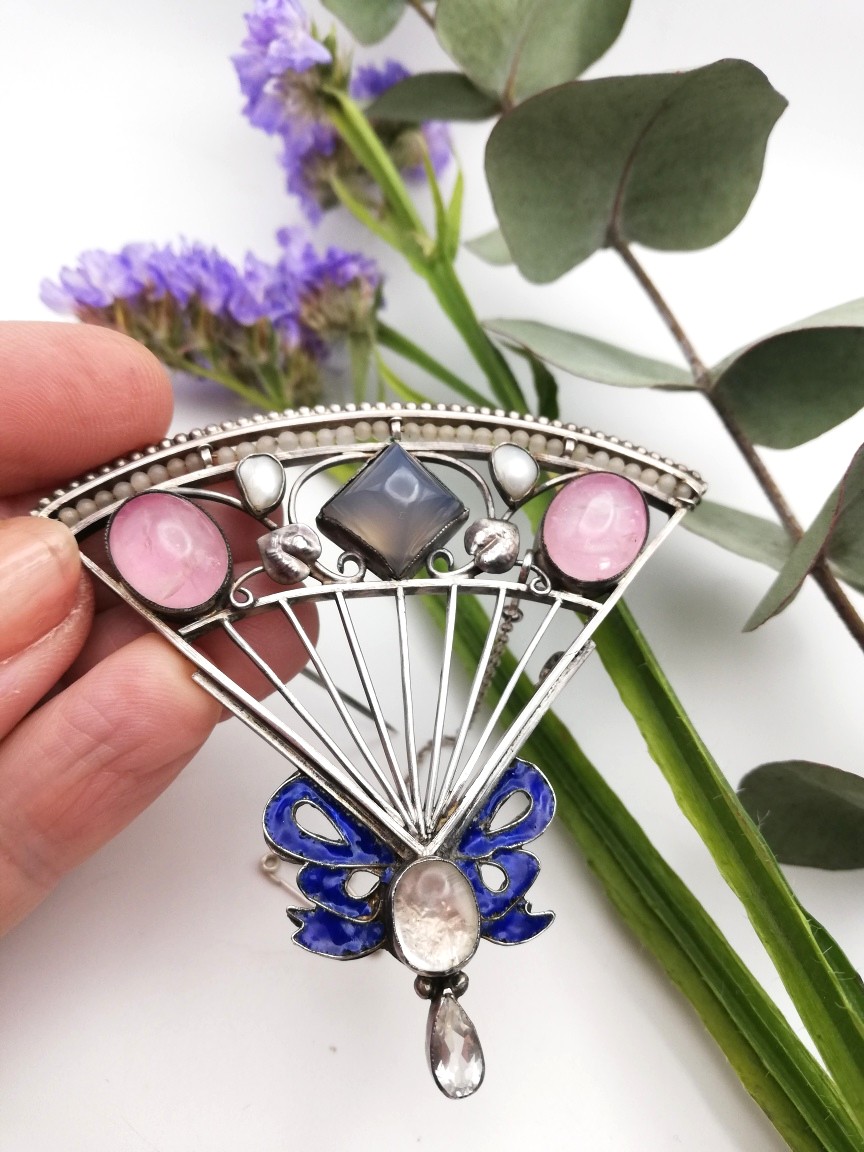 George Hunt book piece and impressive Arts and Crafts fan design brooch with enamel ribbon detail - Image 5