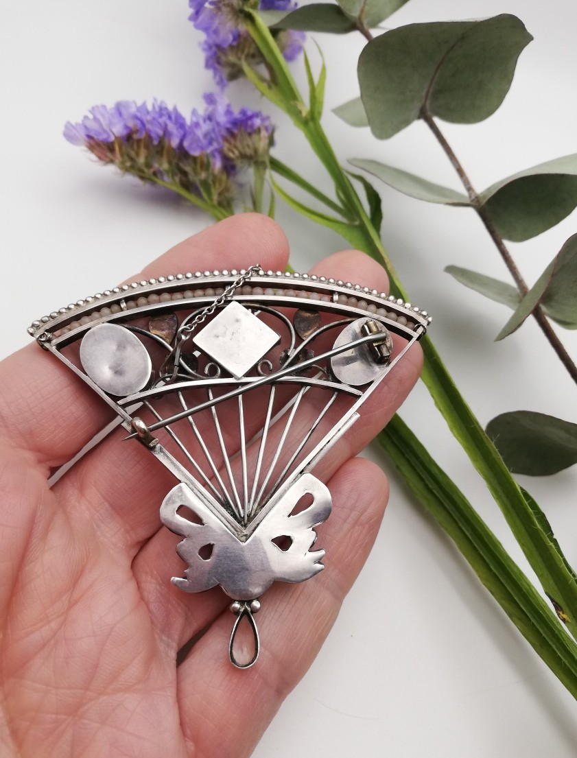 George Hunt book piece and impressive Arts and Crafts fan design brooch with enamel ribbon detail