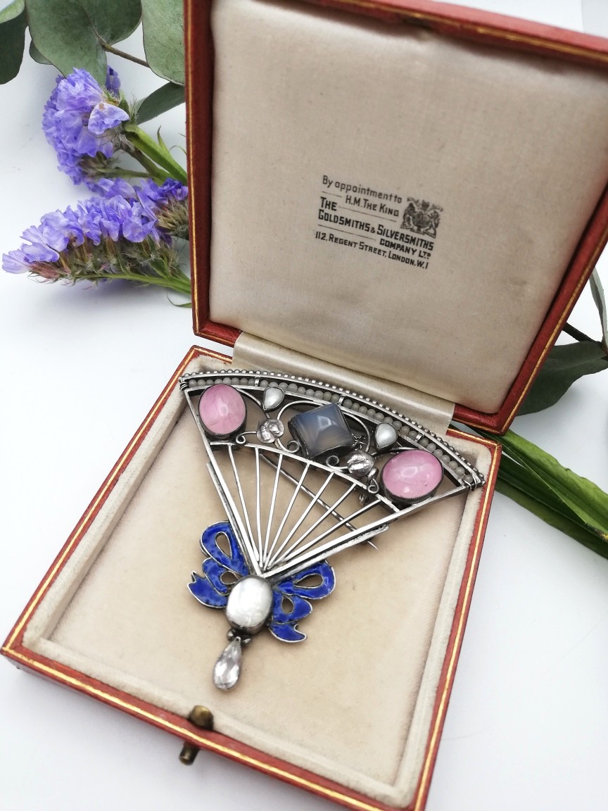 George Hunt book piece and impressive Arts and Crafts fan design brooch with enamel ribbon detail - Image 6
