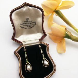 Fine Edwardian drop earrings in 15ct gold with demantoid garnets and pearls in original antique box