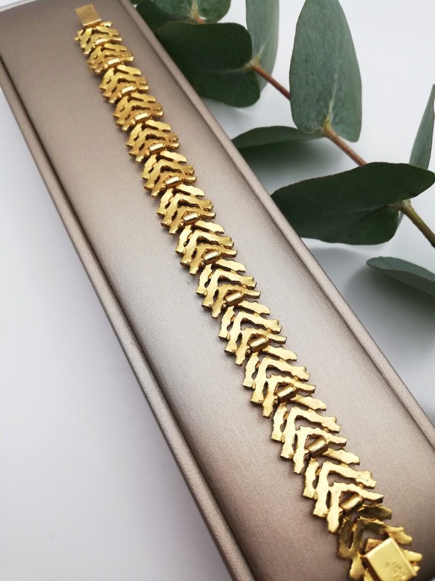 Solid gold 1970s English hallmarked bracelet, organic coral design with earrings - Image 9