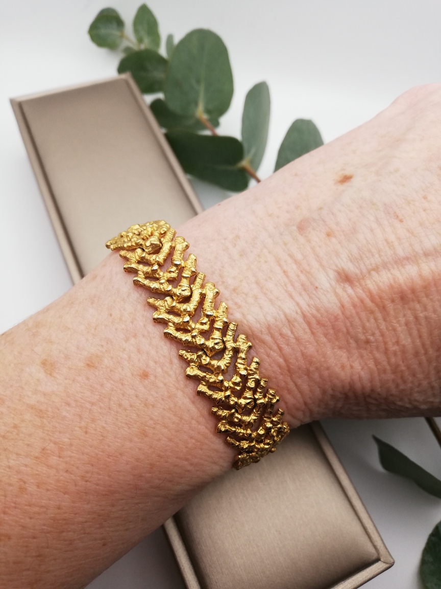 Solid gold 1970s English hallmarked bracelet, organic coral design with earrings - Image 8