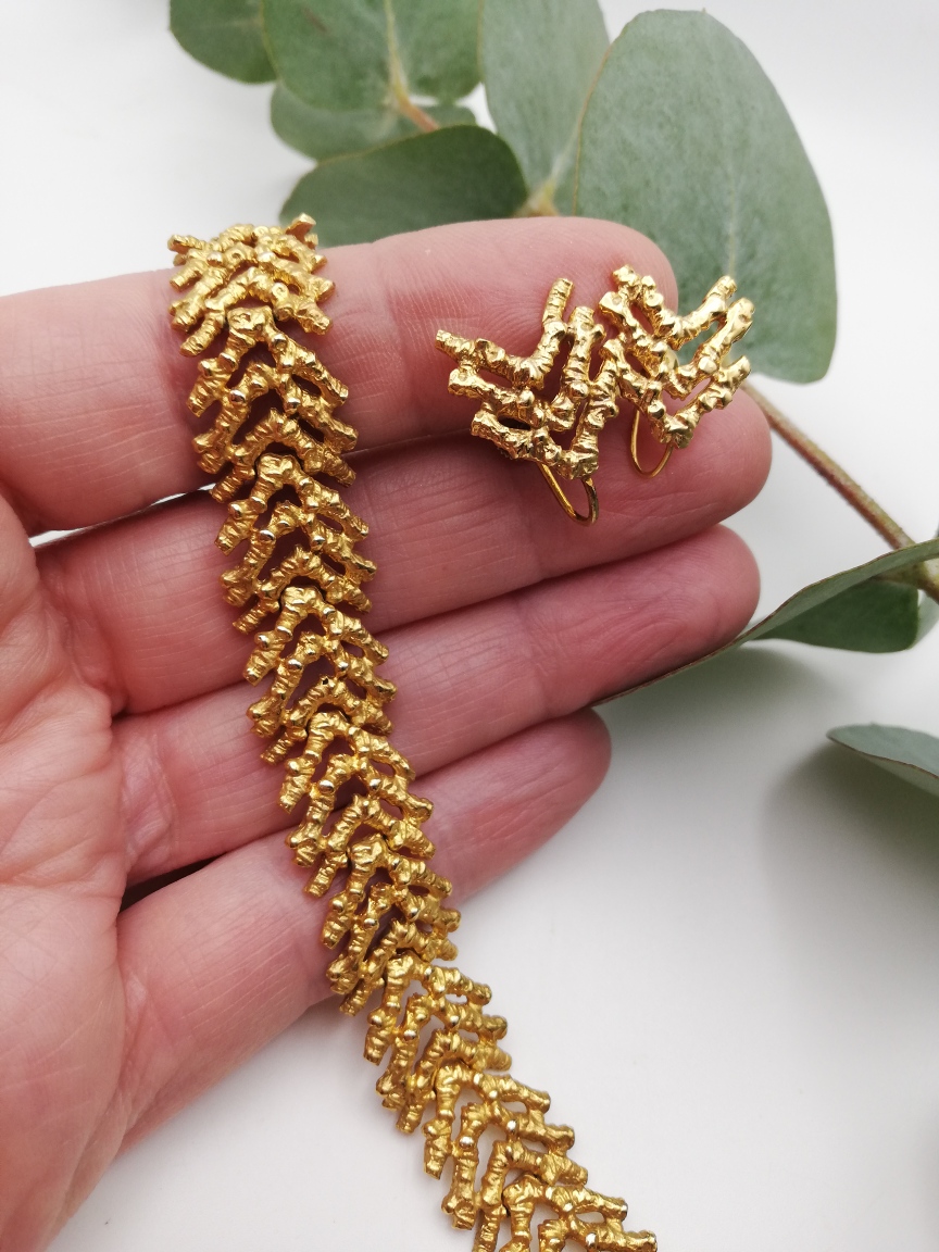 Solid gold 1970s English hallmarked bracelet, organic coral design with earrings - Image 7