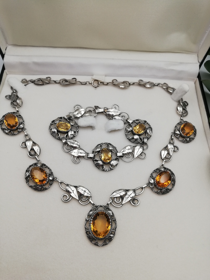 Charles and Gladys Mumford rare hand-crafted Arts and Crafts foliate necklace with honey citrines