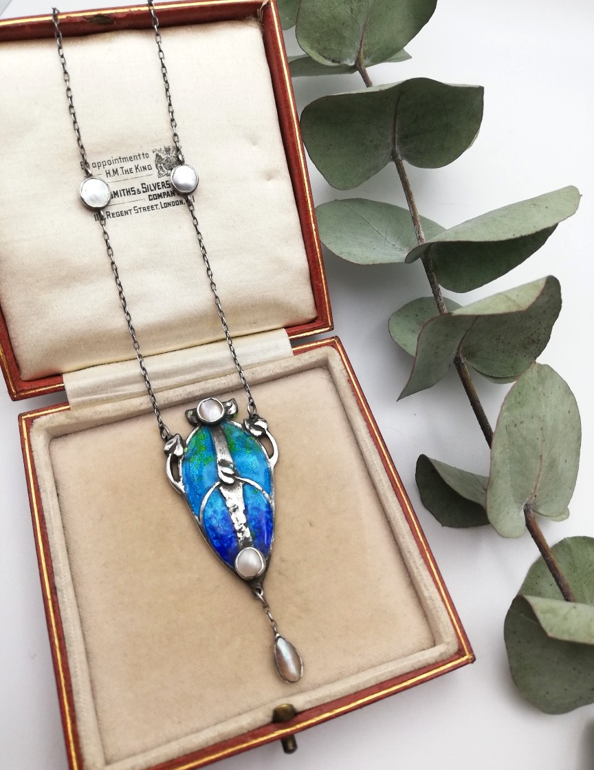 c1900 beautiful Art Nouveau enamel and pearl hand wrought pendant necklace in sterling silver - Image 3