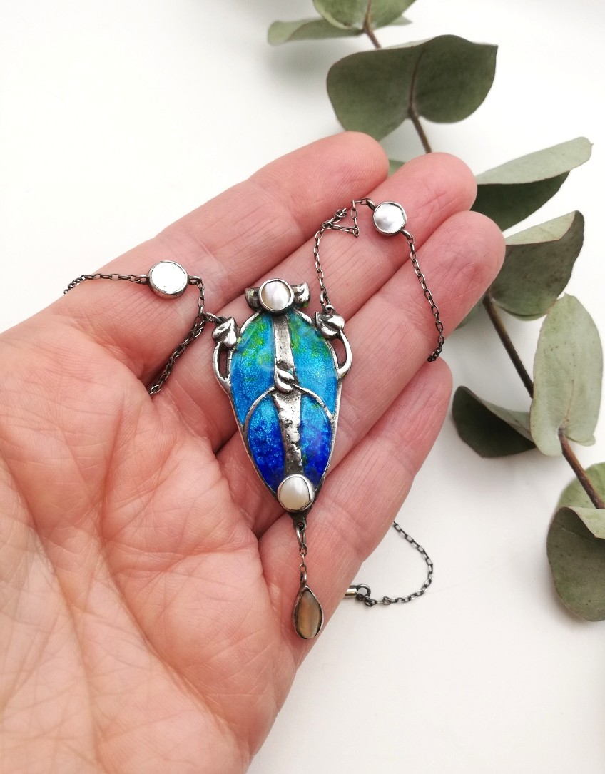 c1900 beautiful Art Nouveau enamel and pearl hand wrought pendant necklace in sterling silver - Image 4