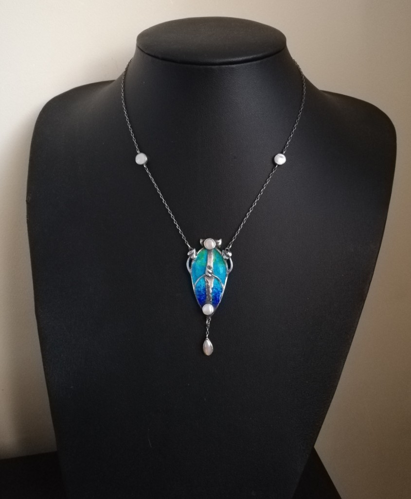 c1900 beautiful Art Nouveau enamel and pearl hand wrought pendant necklace in sterling silver - Image 5