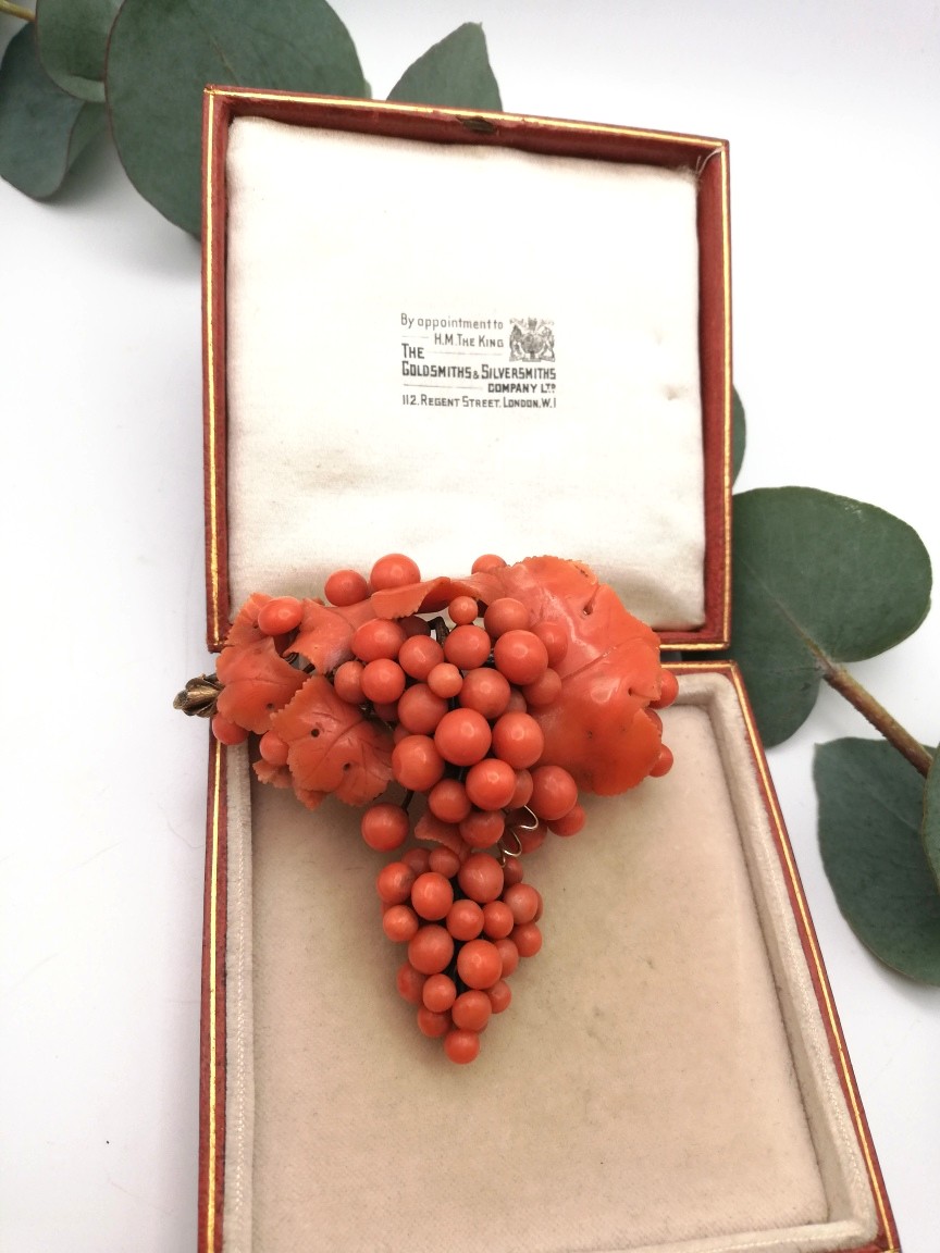 Impressive Victorian c1850 coral and gold brooch with drop - Image 4