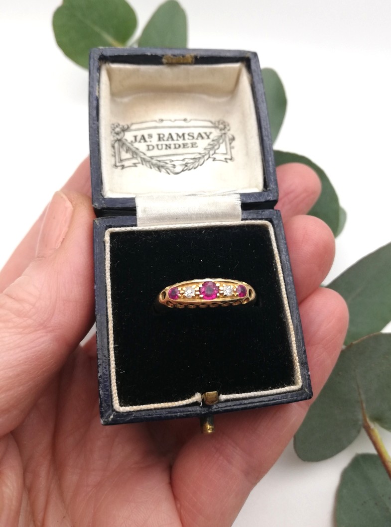 Antique 18ct gold hallmarked boat ring with rubies and diamonds - Image 2