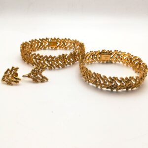 Solid gold 1970s London designer suite of 2 bracelets plus a pair of earrings