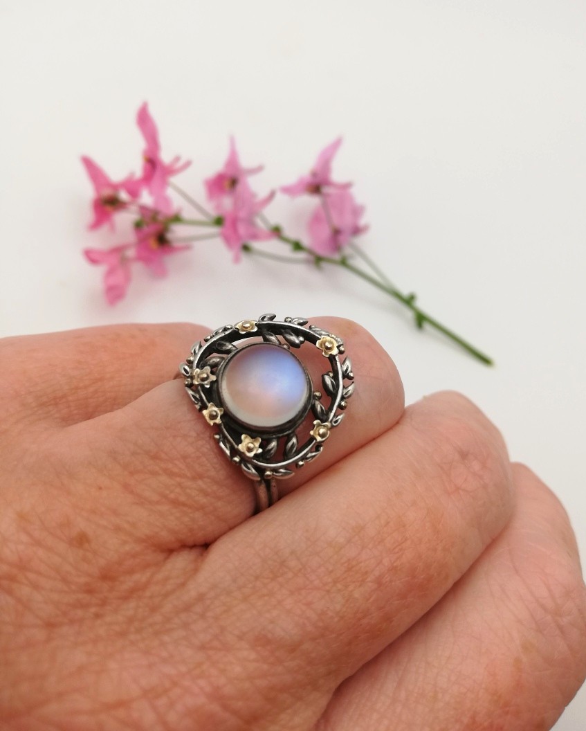 Unique Gaskin Museum piece Arts and Crafts ring in silver and gold with Ceylon blue moonstone c1900s - Image 7