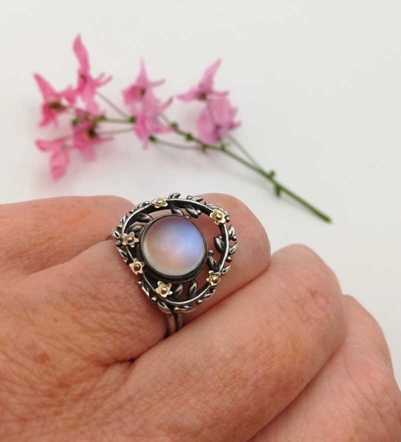 Unique Gaskin Museum piece Arts and Crafts ring in silver and gold with Ceylon blue moonstone c1900s - Image 9