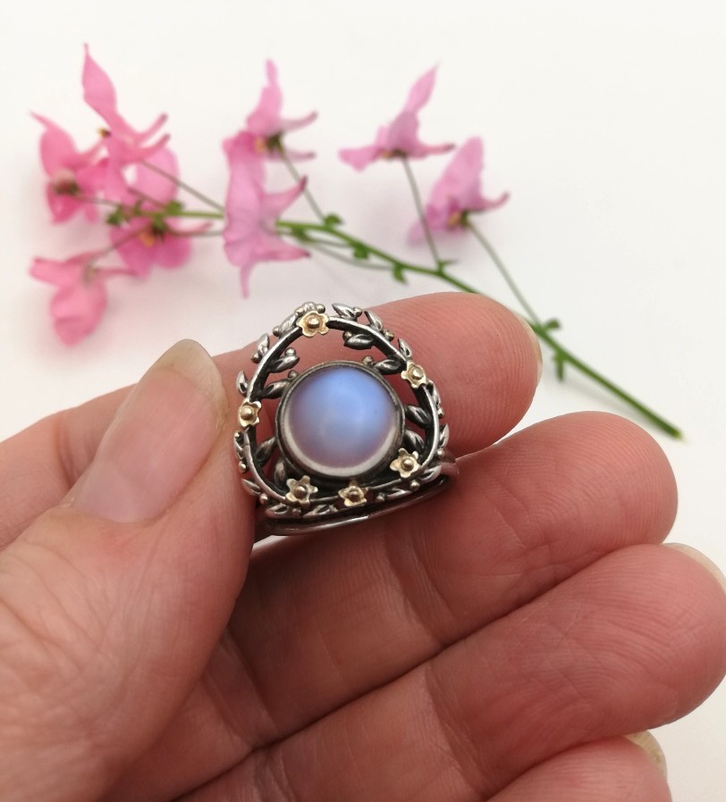 Unique Gaskin Museum piece Arts and Crafts ring in silver and gold with Ceylon blue moonstone c1900s - Image 4