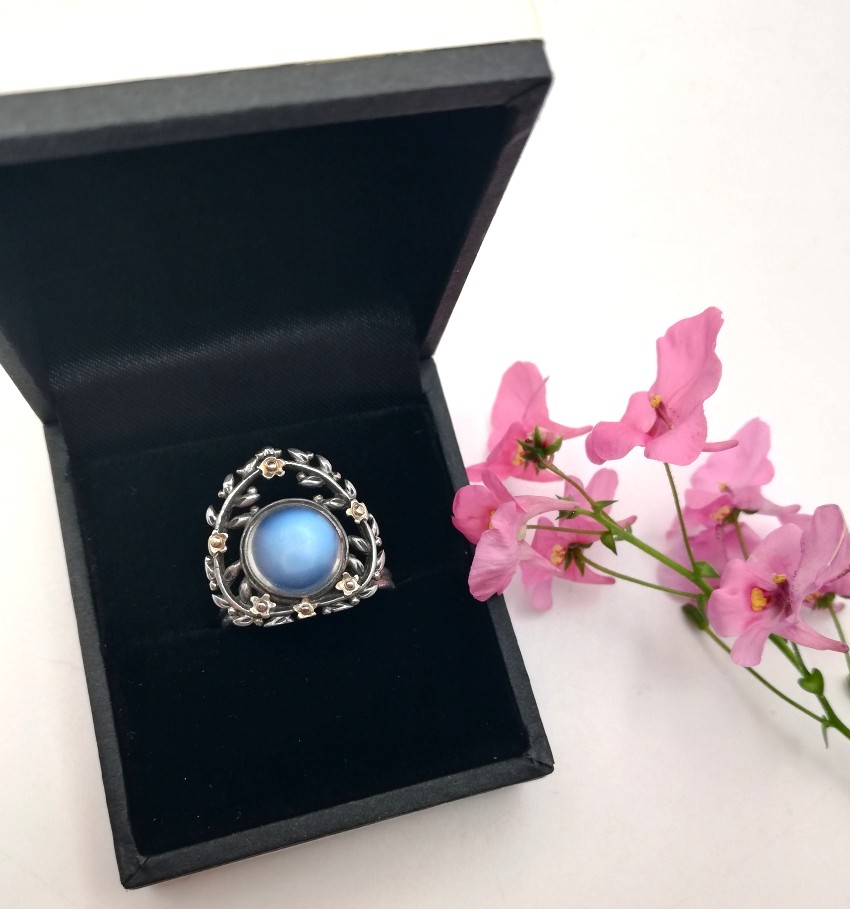 Unique Gaskin Museum piece Arts and Crafts ring in silver and gold with Ceylon blue moonstone c1900s - Image 2