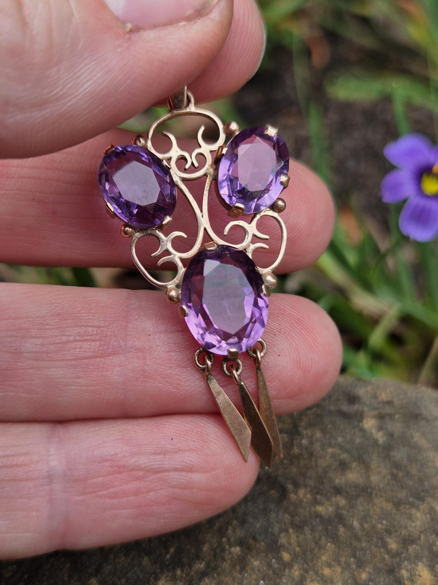 Edwardian 9ct rose gold and triple amethyst lavalier pendant c1910 - Image 2