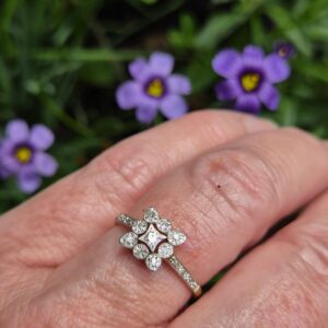 Antique 1920s 18ct gold and platinum diamond ring