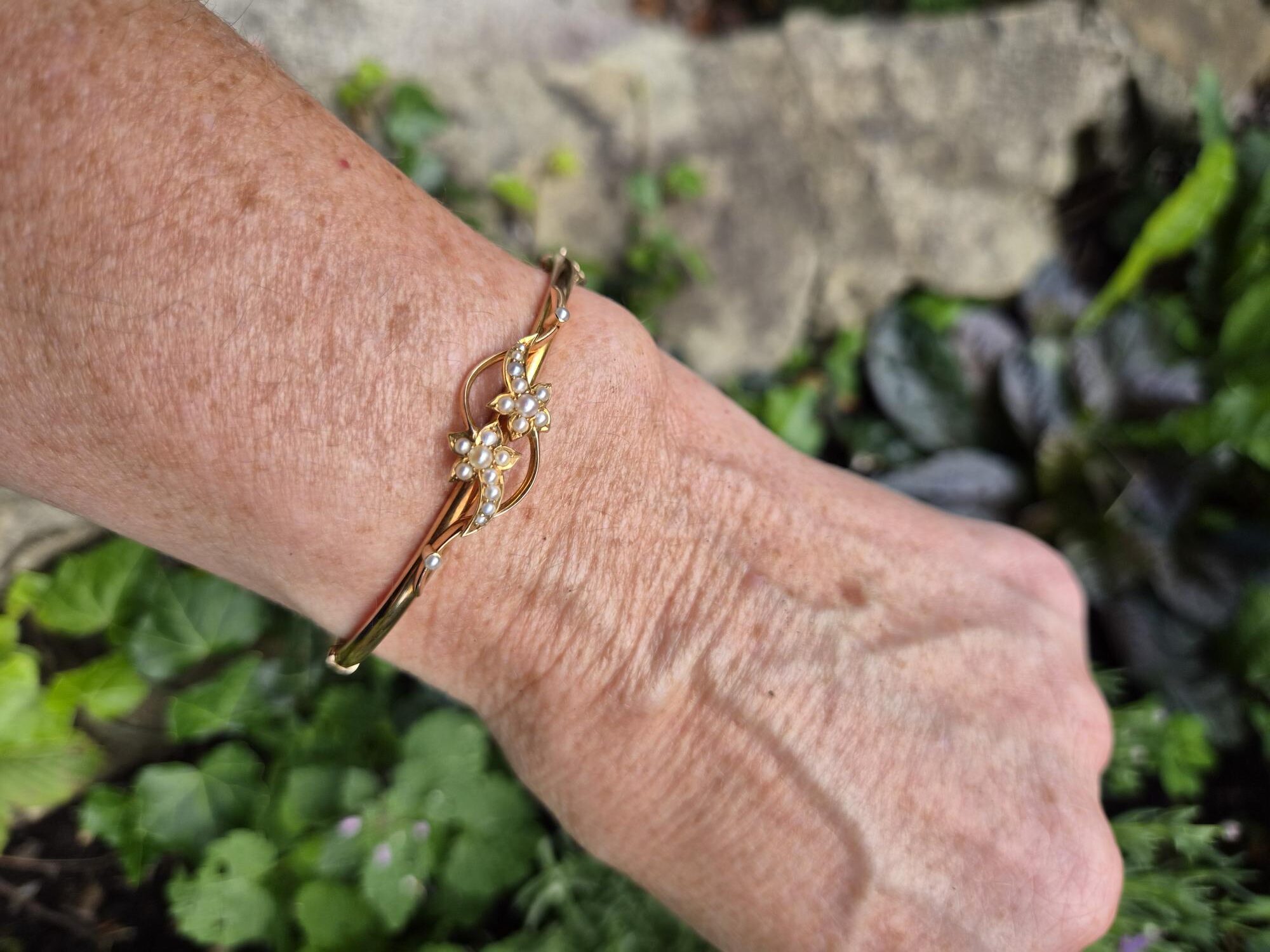 Antique Edwardian 15ct gold and seed pearl bangle - a beautiful thing! - Image 6