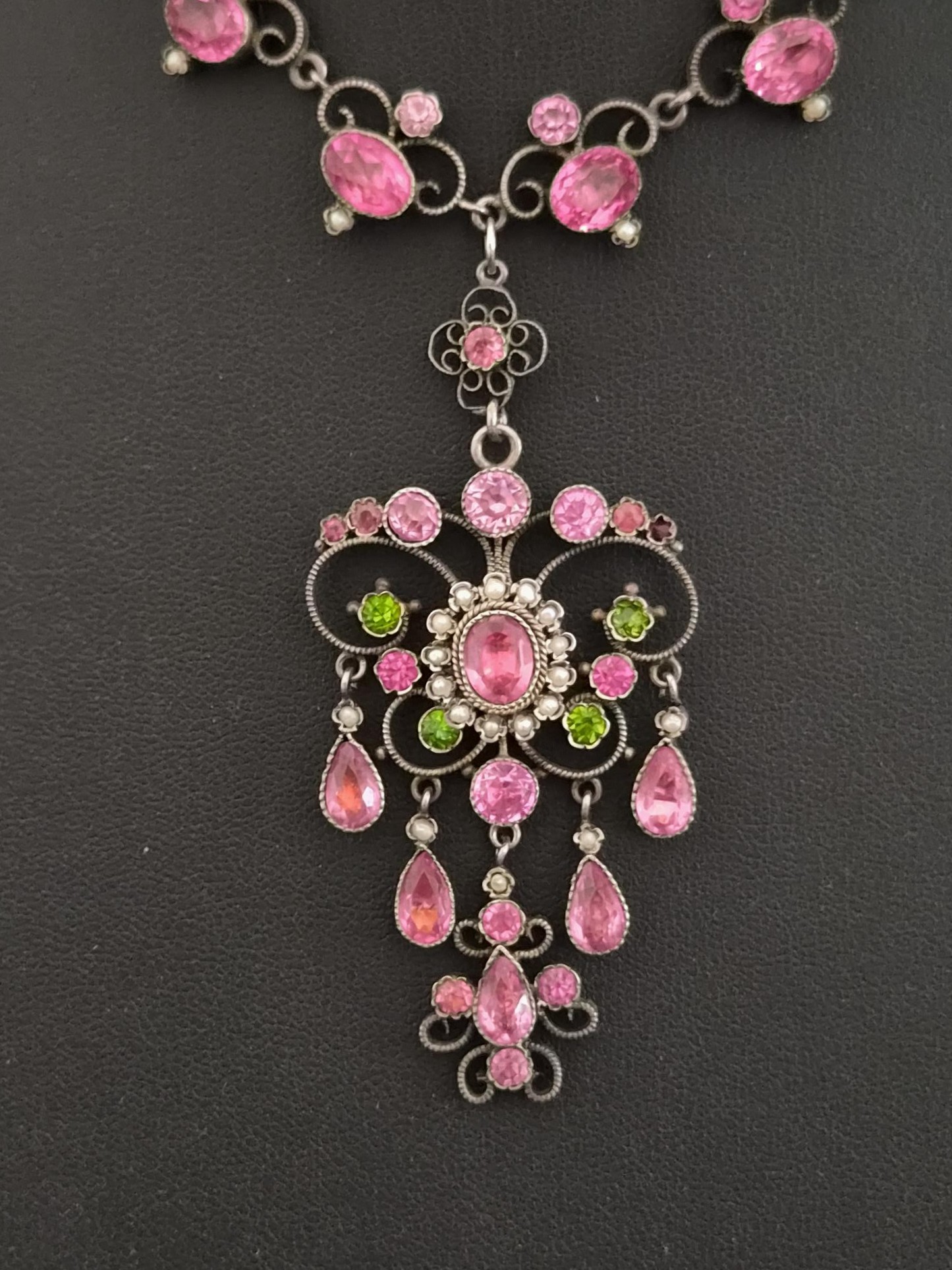 Antique Edwardian c1910 pink and green foiled paste with pearl pendant necklace - Image 2