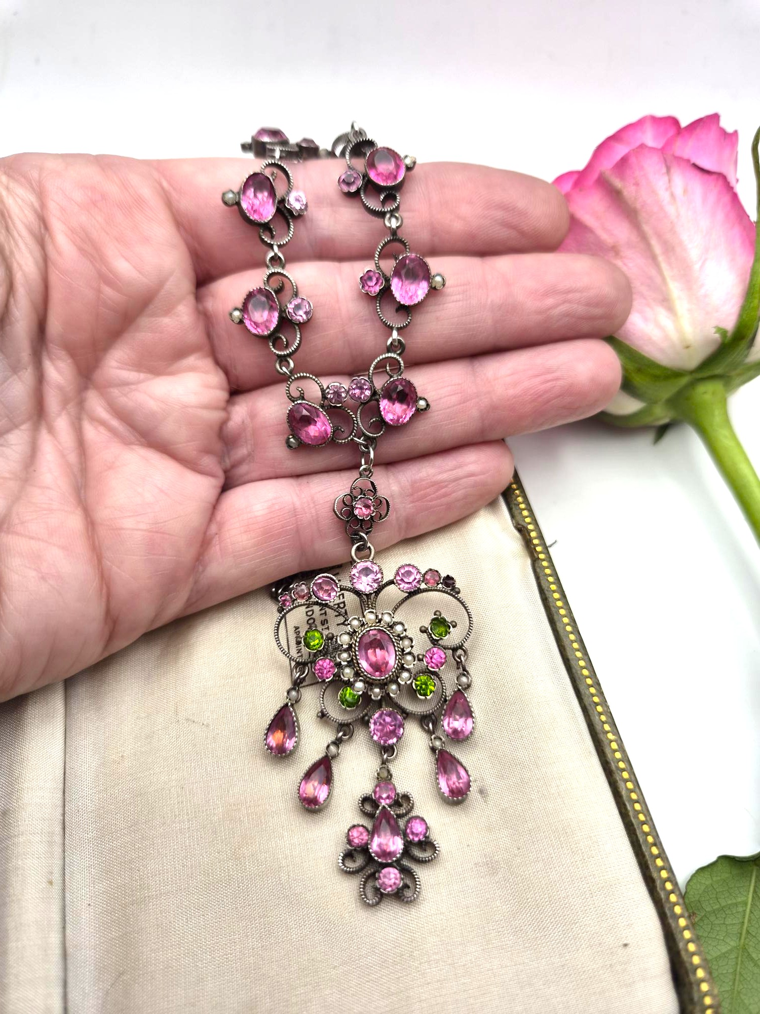 Antique Edwardian c1910 pink and green foiled paste with pearl pendant necklace - Image 9