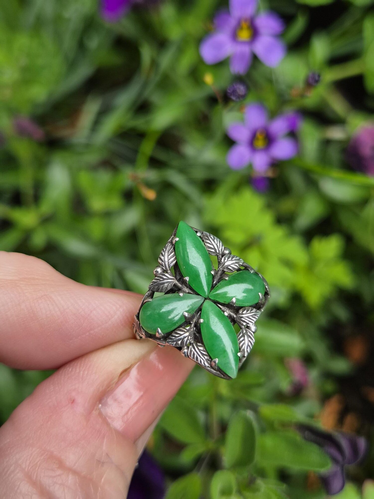 Early 1920s Bernard Instone superlative Arts and Crafts ring with jade clover and silver foliate details