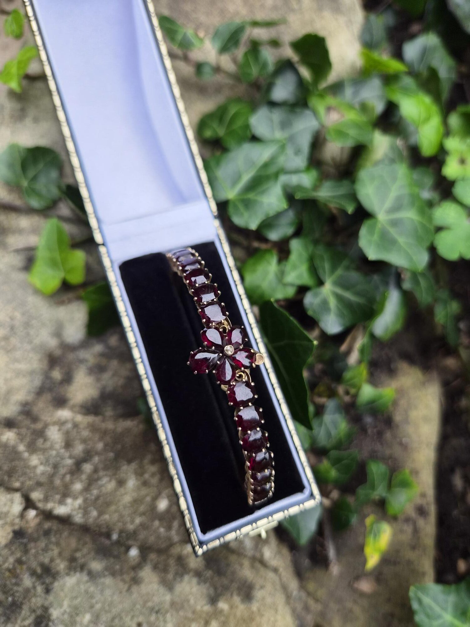 Antique Edwardian 14ct gold cushion-cut garnets and diamond hinged bangle- superb piece! - Image 6
