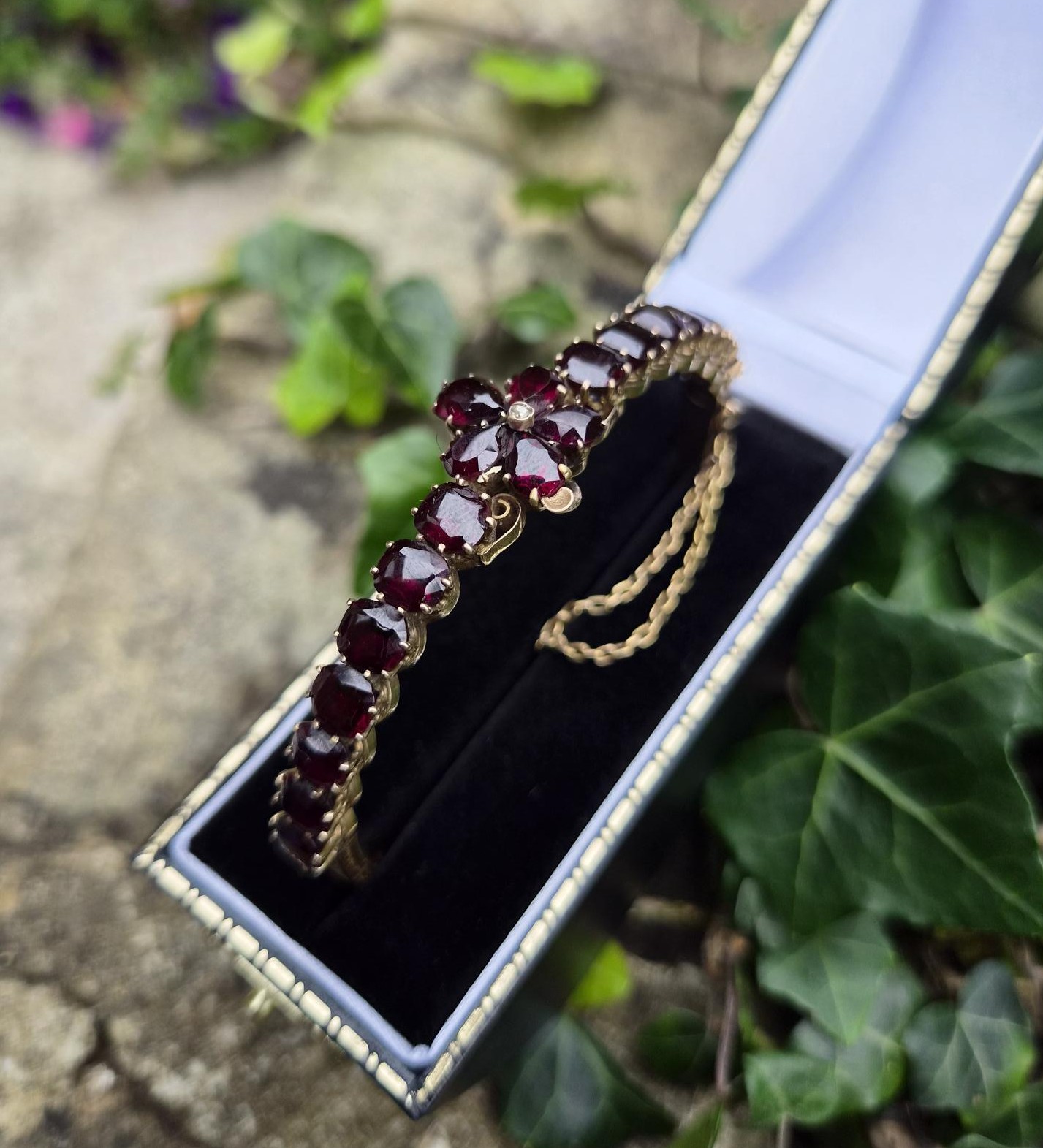 Antique Edwardian 14ct gold cushion-cut garnets and diamond hinged bangle- superb piece! - Image 5