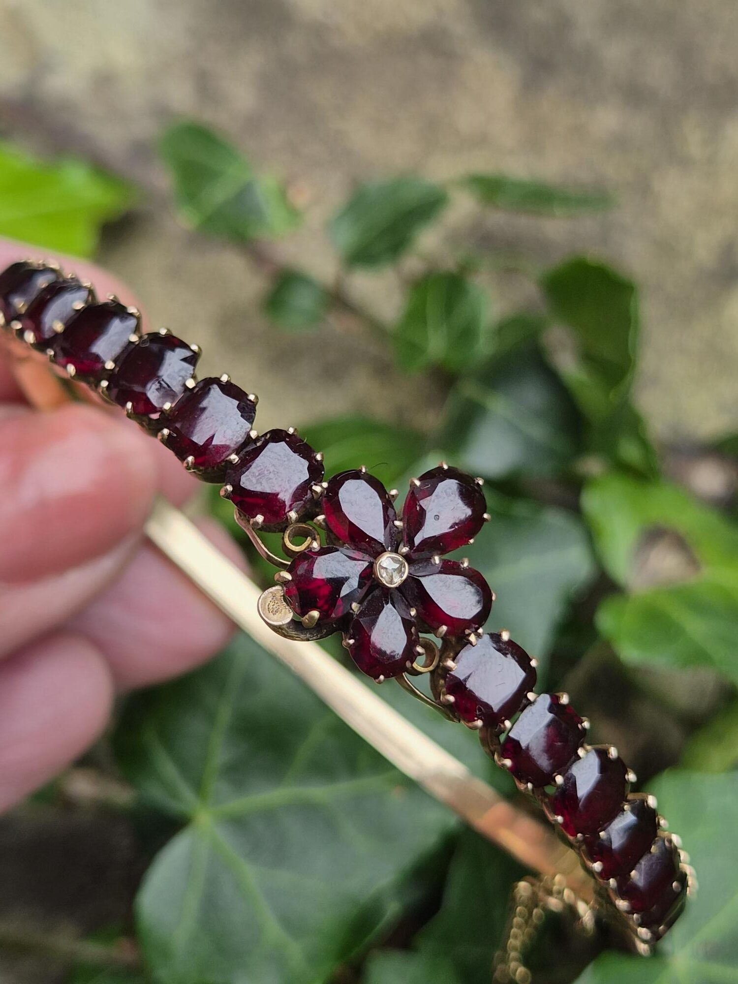 Antique Edwardian 14ct gold cushion-cut garnets and diamond hinged bangle- superb piece! - Image 2